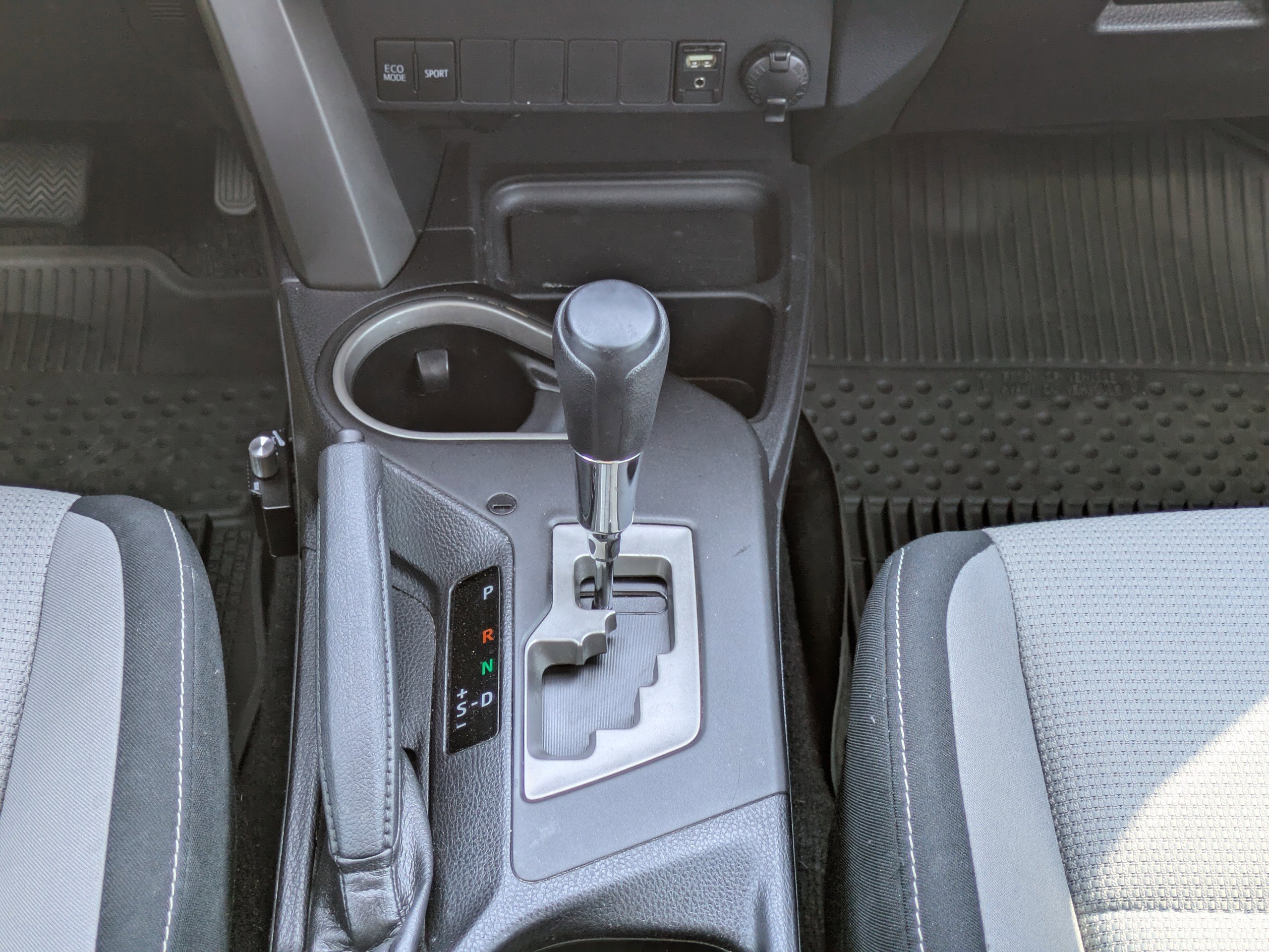 2018 Toyota RAV4 XLE photo 16