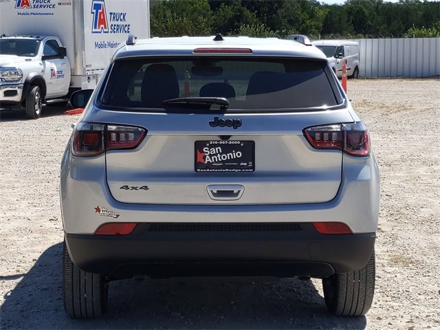 2026 Jeep Compass Latitude Altitude photo 6