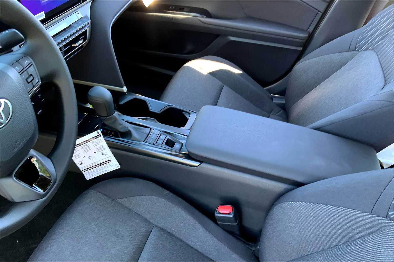 2025 Toyota Camry LE photo 13