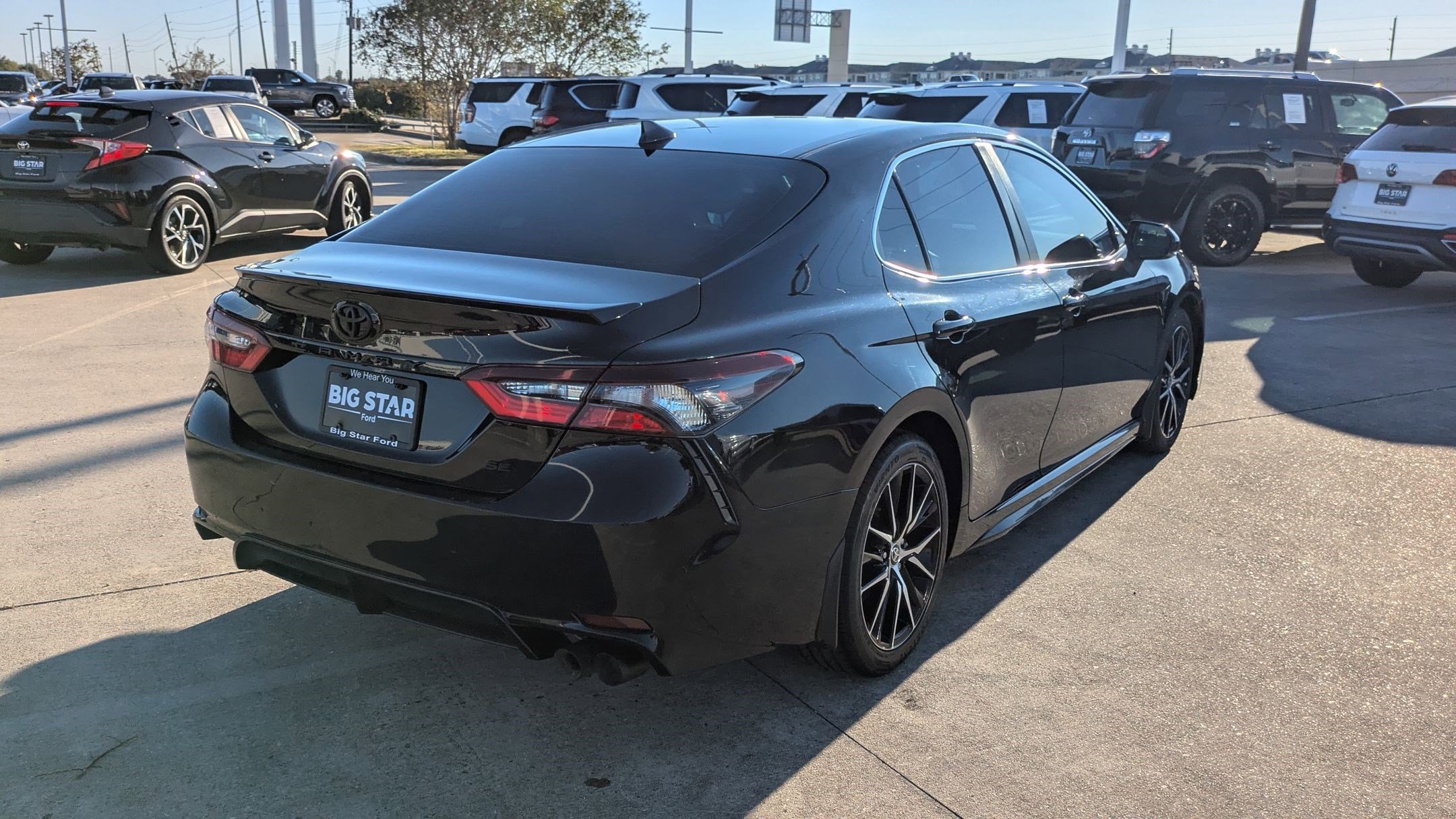 2023 Toyota Camry SE photo 3