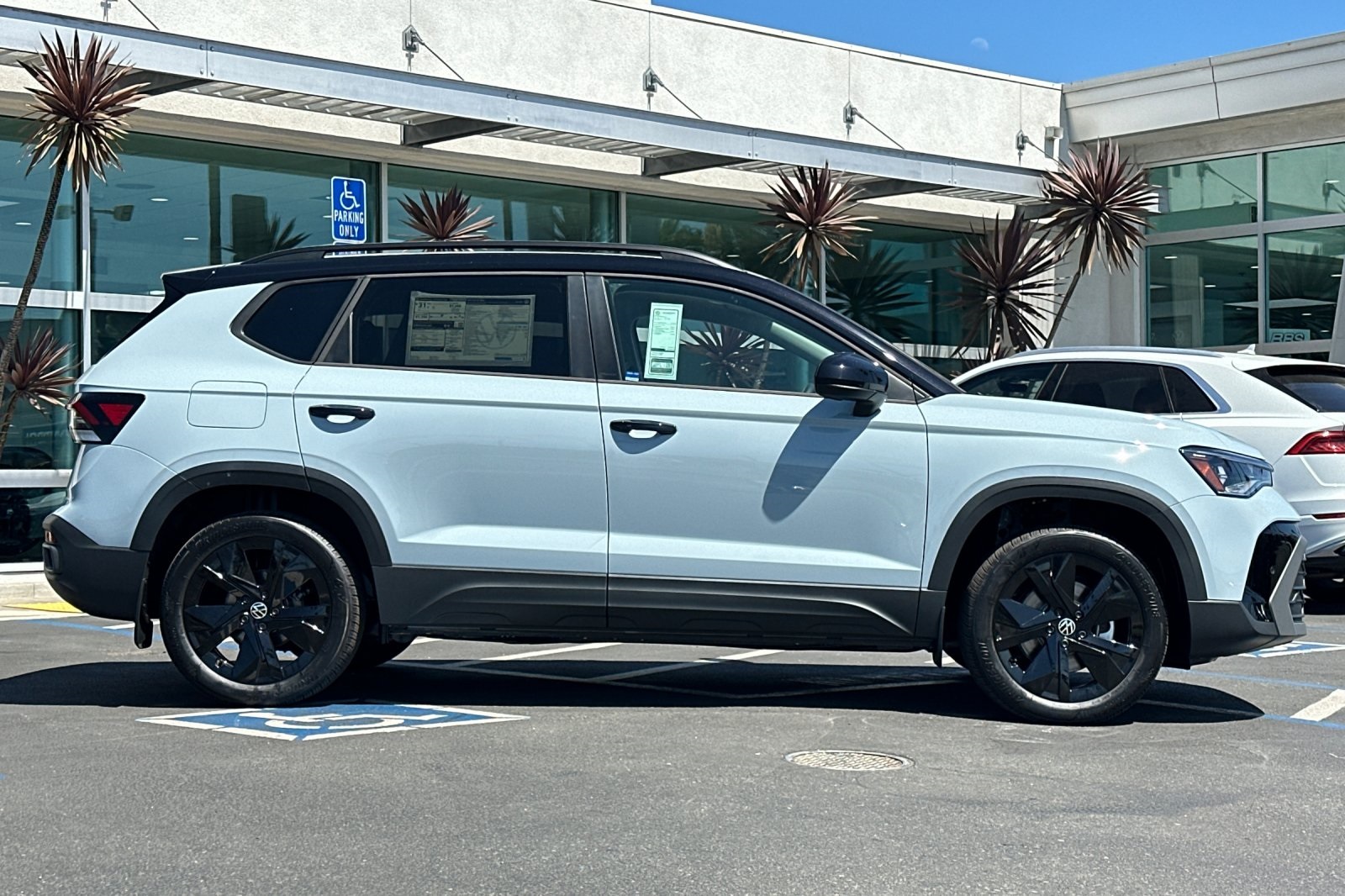 2025 Volkswagen Taos SE photo 4