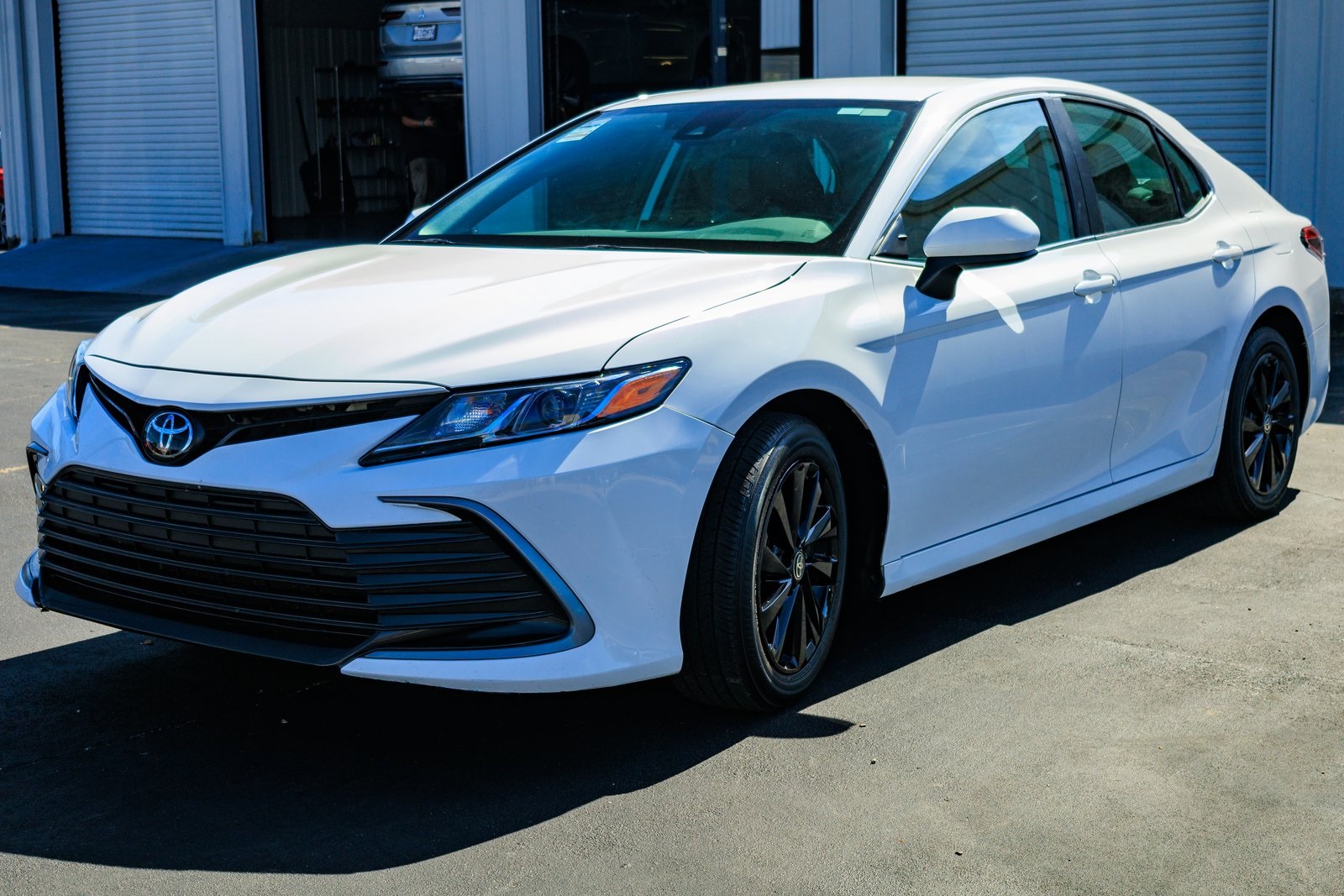 2024 Toyota Camry LE's photo