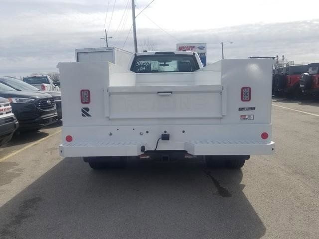 2025 Ford F-550 photo 3