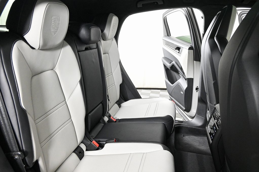 2026 Porsche Cayenne GTS Coupe photo 19