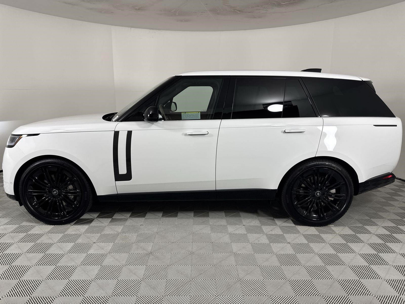 2025 Land Rover Range Rover SE photo 2