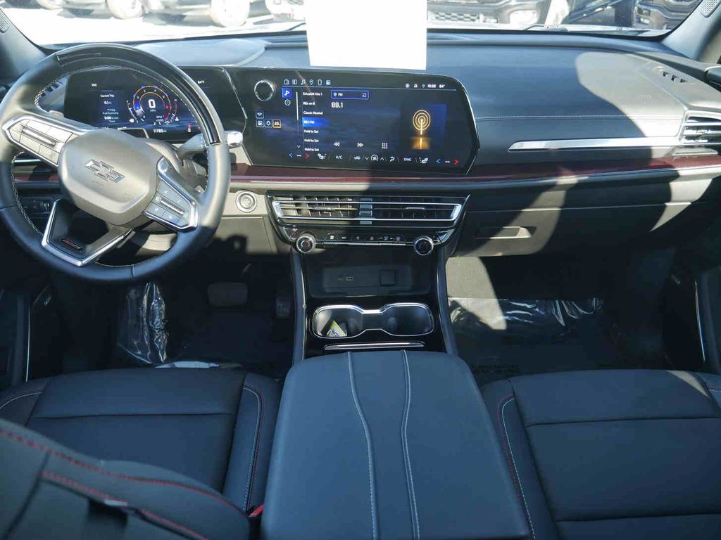 2024 Chevrolet Traverse Z71 photo 3