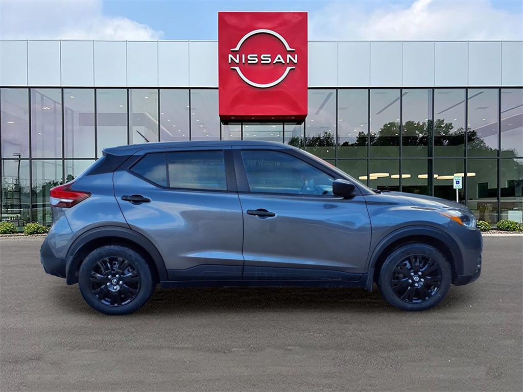 Used 2020 Nissan Kicks S with VIN 3N1CP5BV3LL566498 for sale in Oconomowoc, WI