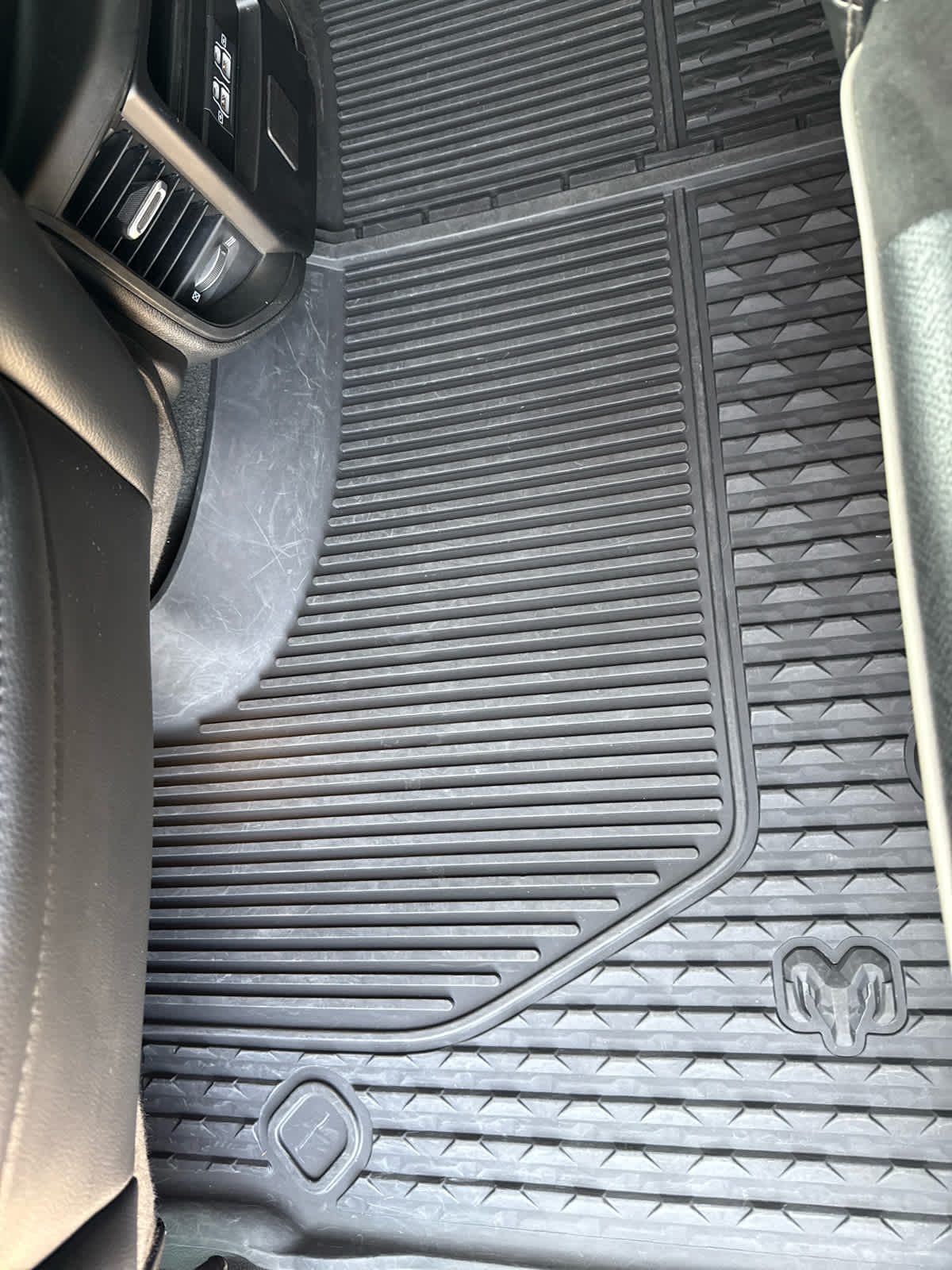 2022 Ram 1500 Laramie photo 14