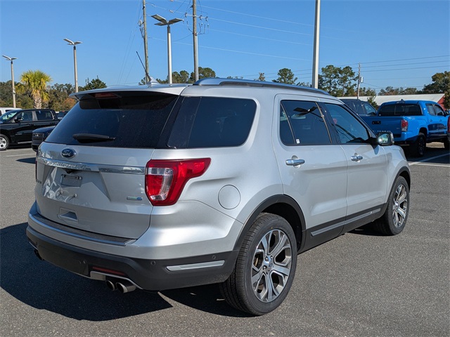 2018 Ford Explorer Platinum photo 2