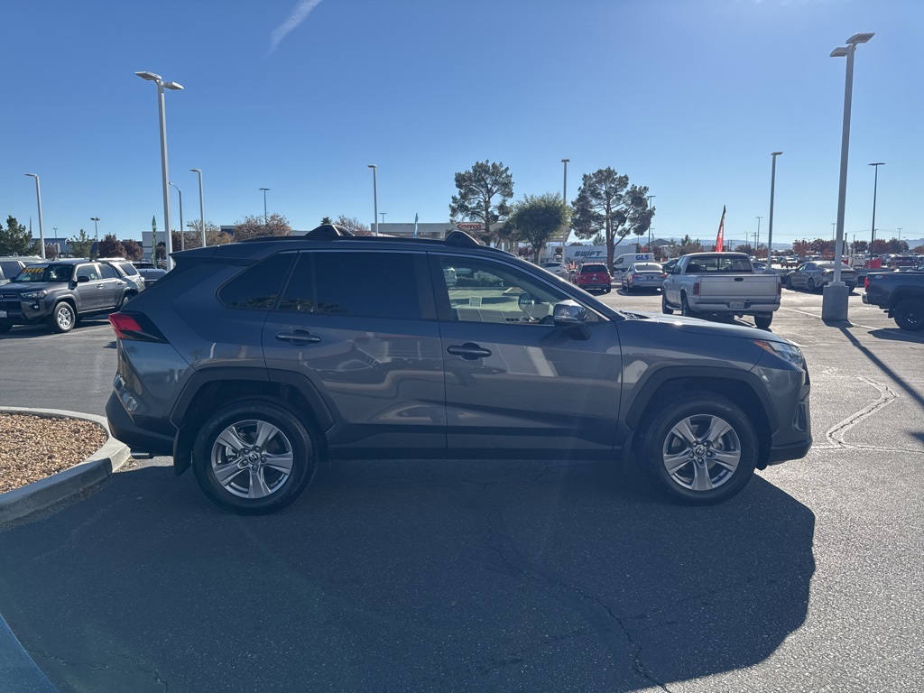 2023 Toyota RAV4 XLE photo 4