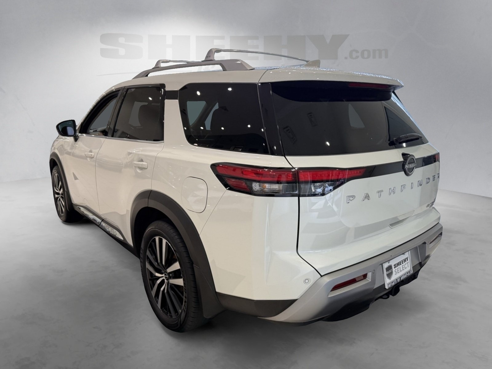 2023 Nissan Pathfinder Platinum photo 3