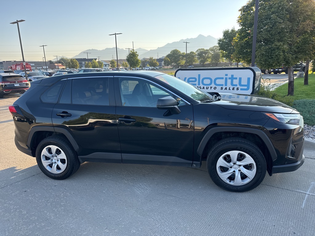 2024 Toyota RAV4 LE photo 8