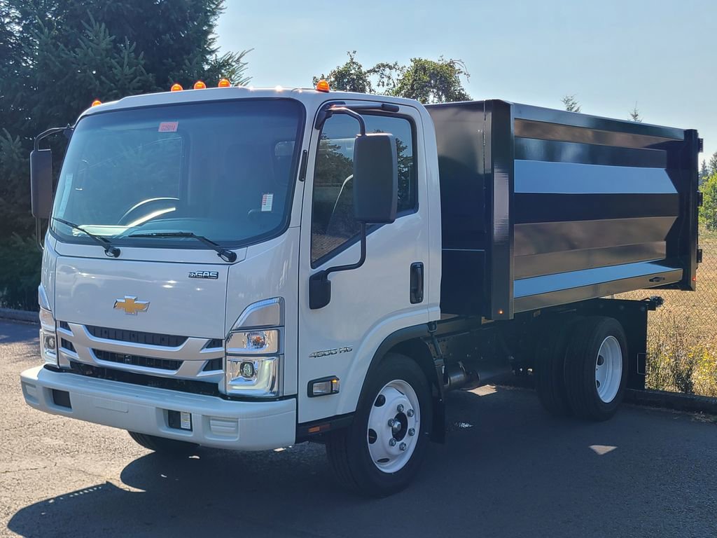 2025 Chevrolet Silverado 4500HD photo 2