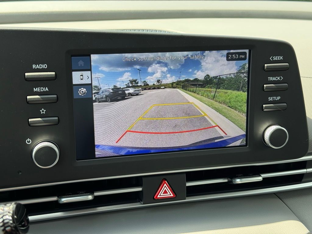 2025 Hyundai Elantra SEL Sport photo 3