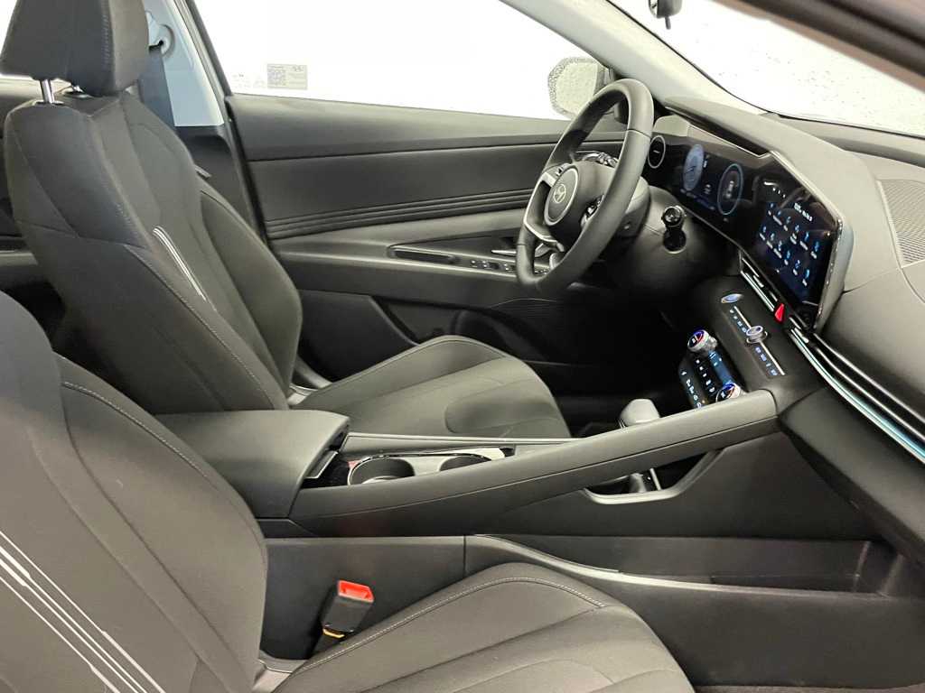2024 Hyundai Elantra SEL Convenience photo 36