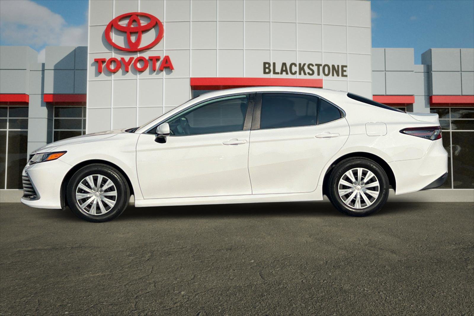 2022 Toyota Camry Hybrid LE photo 6