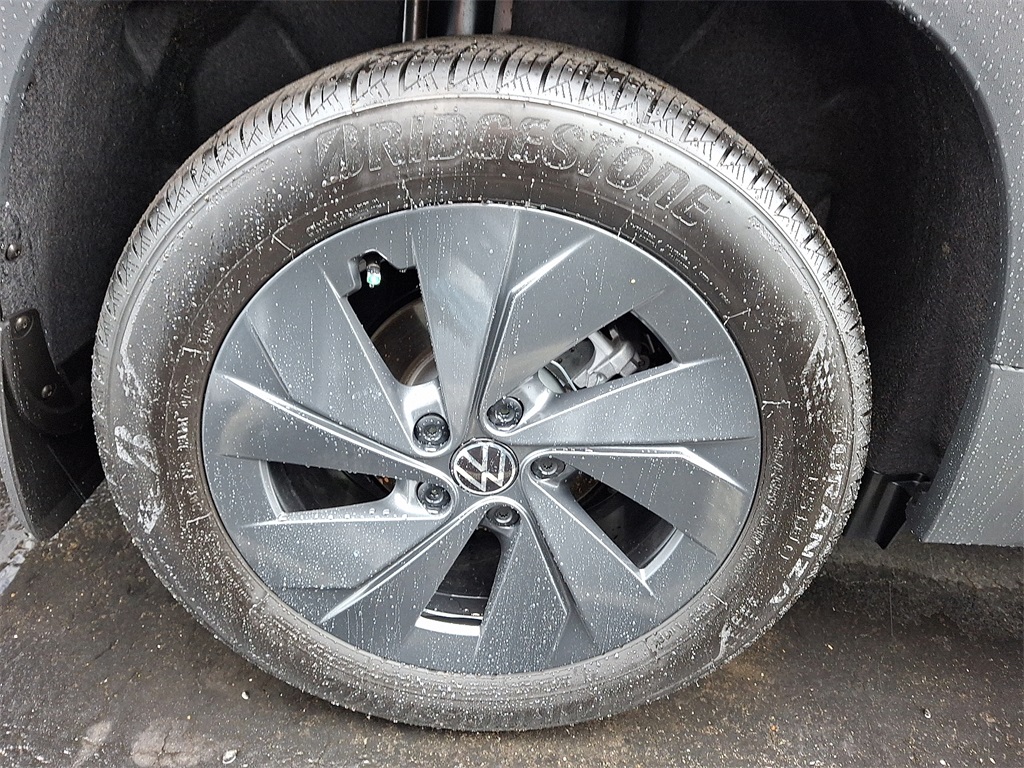 2025 Volkswagen Taos S photo 5