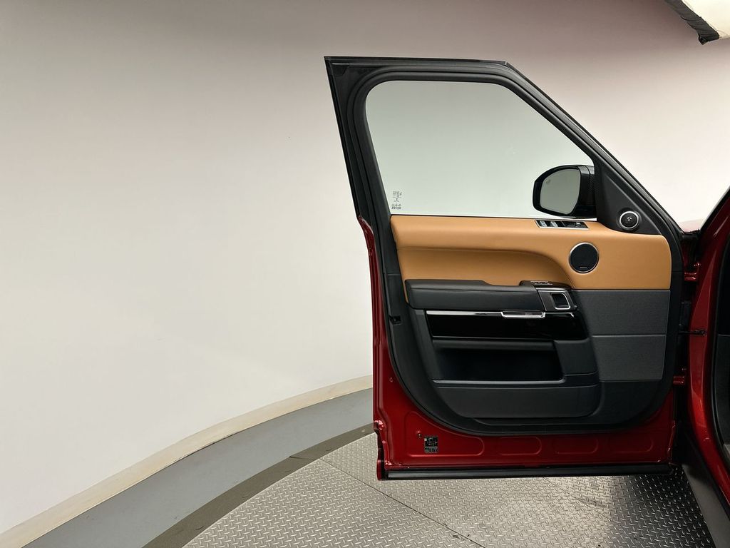 2022 Land Rover Range Rover Sport SVR photo 17