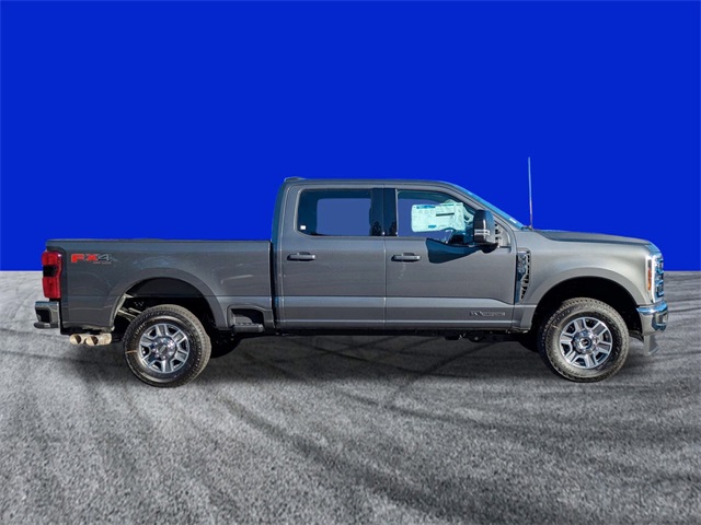 2026 Ford F-350 Lariat photo 3