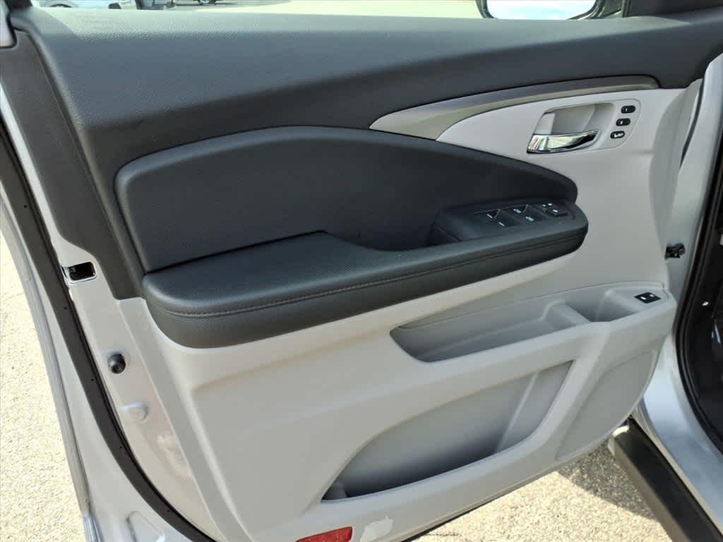 2022 Honda Pilot SE photo 8