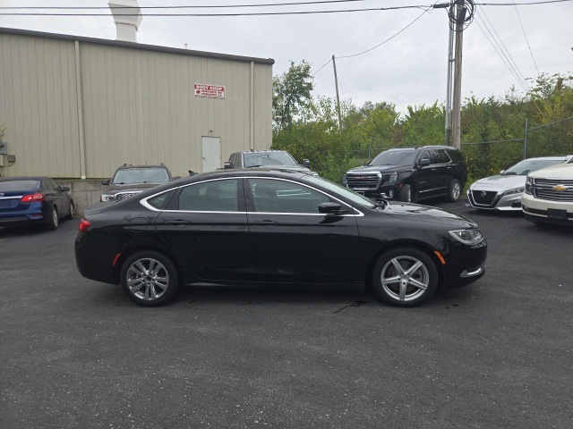 2016 Chrysler 200 Limited photo 4