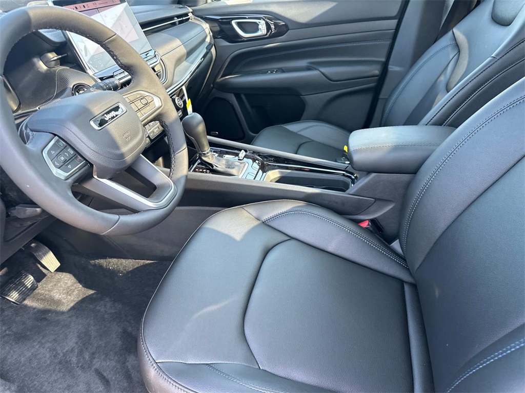 2025 Jeep Compass Limited photo 12