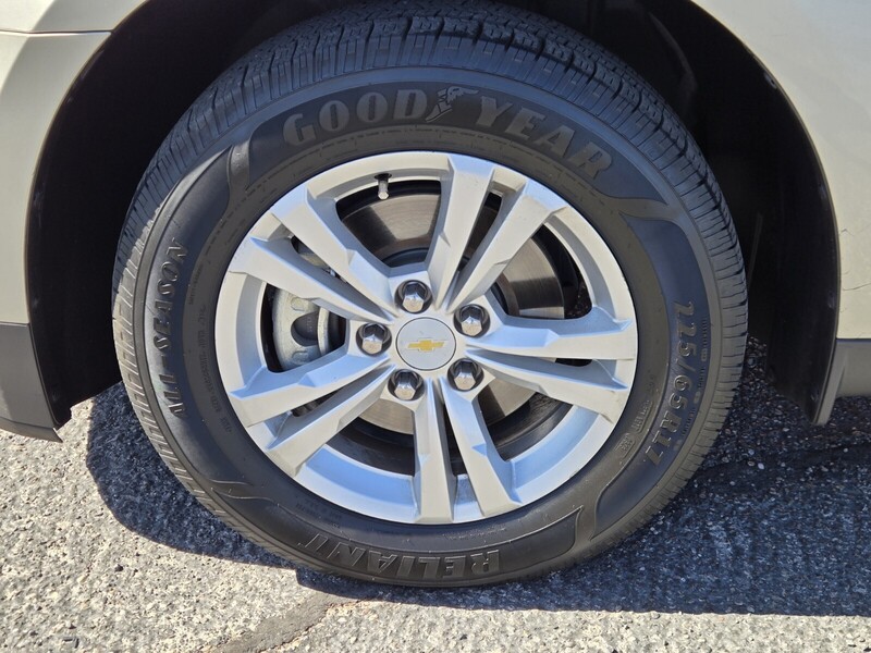 2014 Chevrolet Equinox LS photo 6