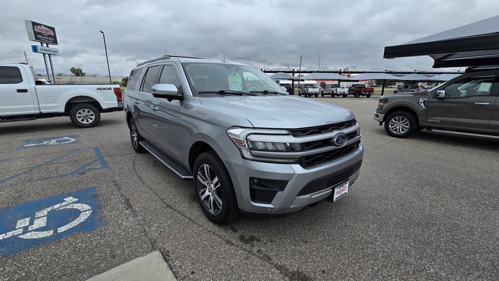 2022 Ford Expedition MAX XLT photo 3