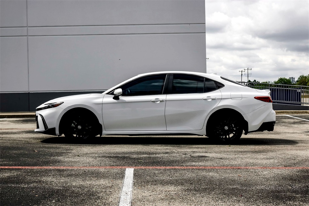 2025 Toyota Camry LE photo 7