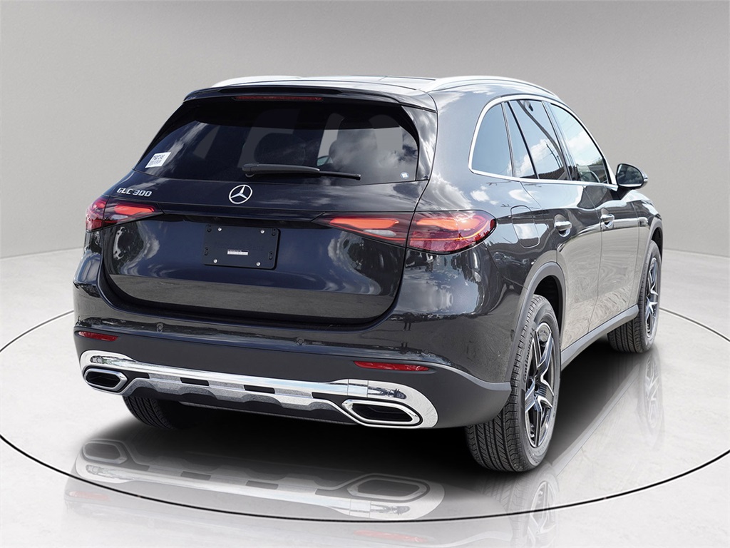 2026 Mercedes Benz GLC 300 photo 3