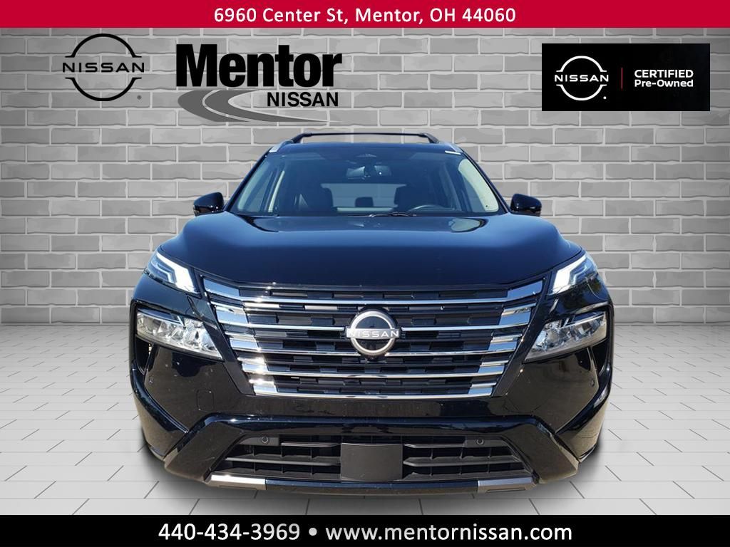 2025 Nissan Rogue Platinum photo 2