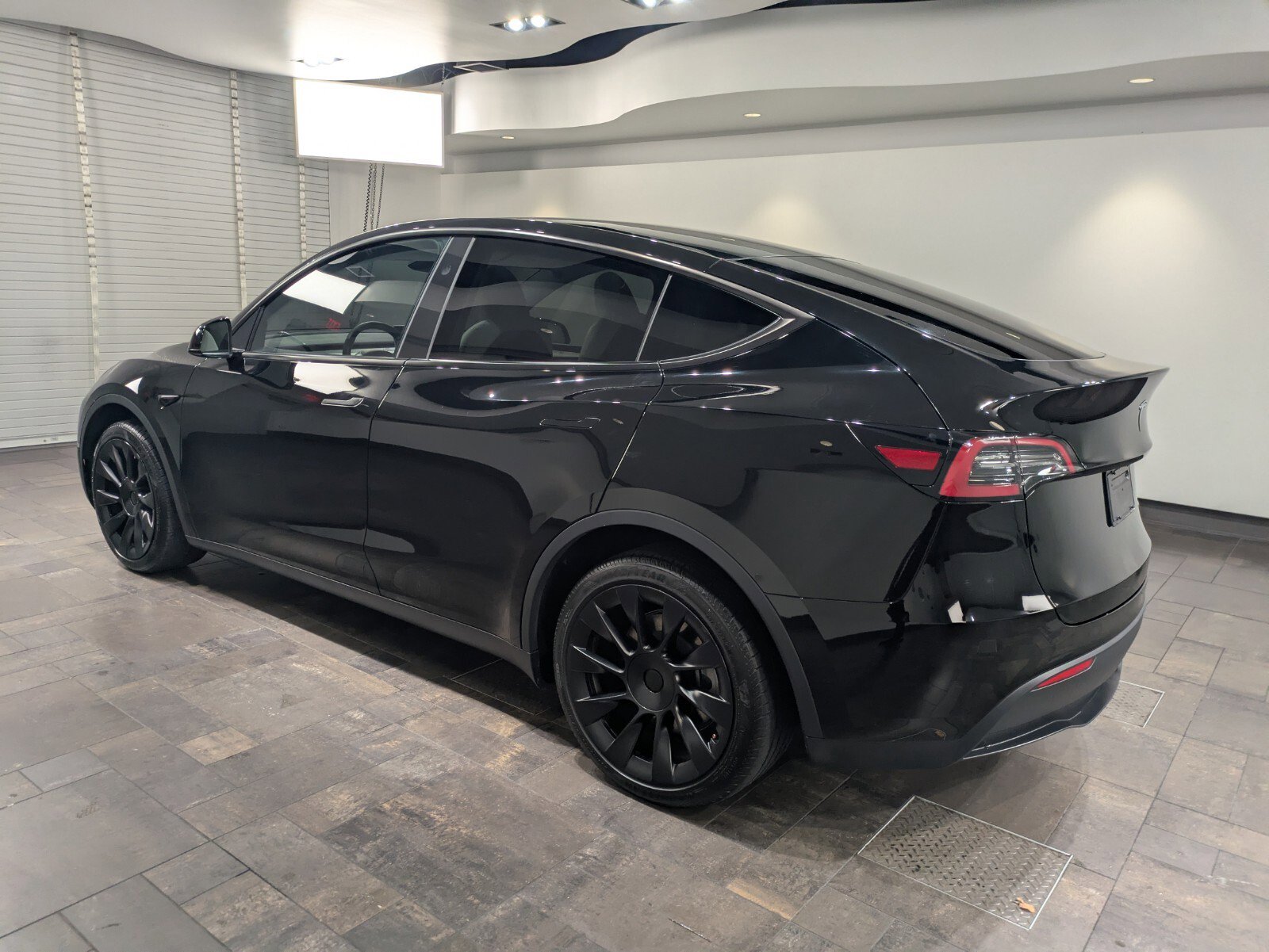 2024 Tesla Model Y Long Range photo 4
