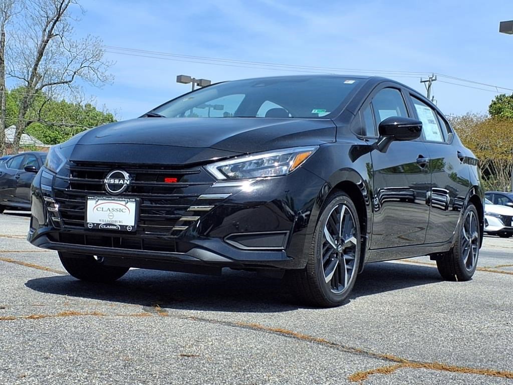 2025 Nissan Versa SR photo 4