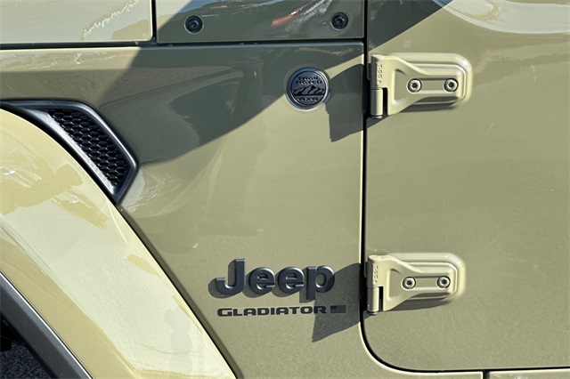 2025 Jeep Gladiator Sport S photo 22