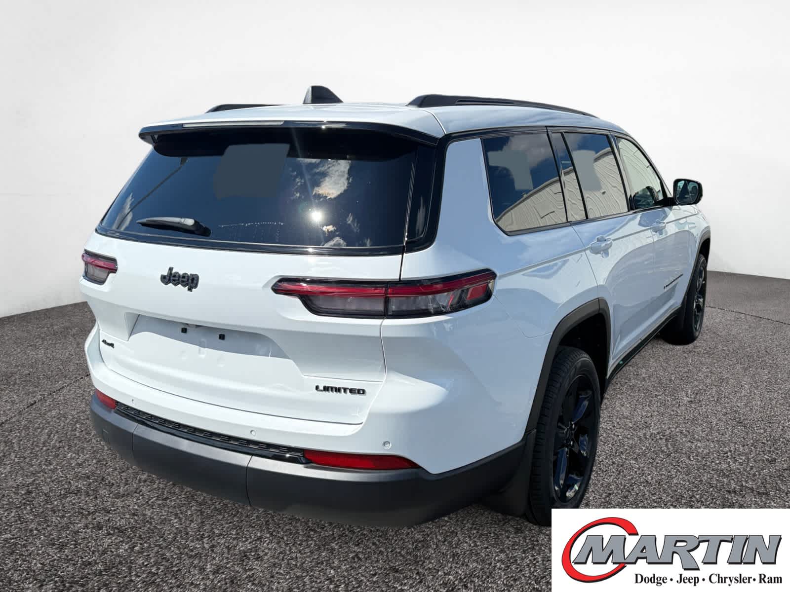 2025 Jeep Grand Cherokee Limited photo 3