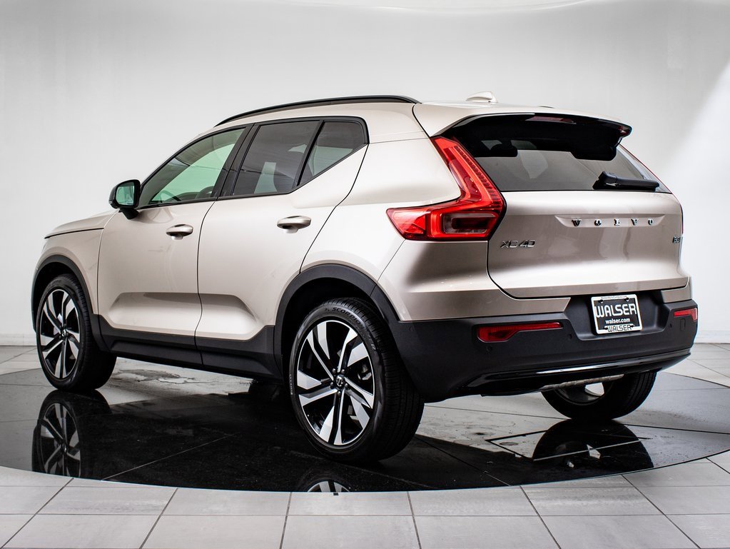 2024 Volvo XC40 Plus photo 6