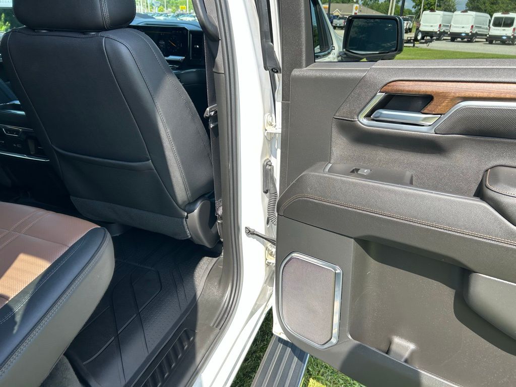 2023 Chevrolet Silverado 1500 High Country photo 23