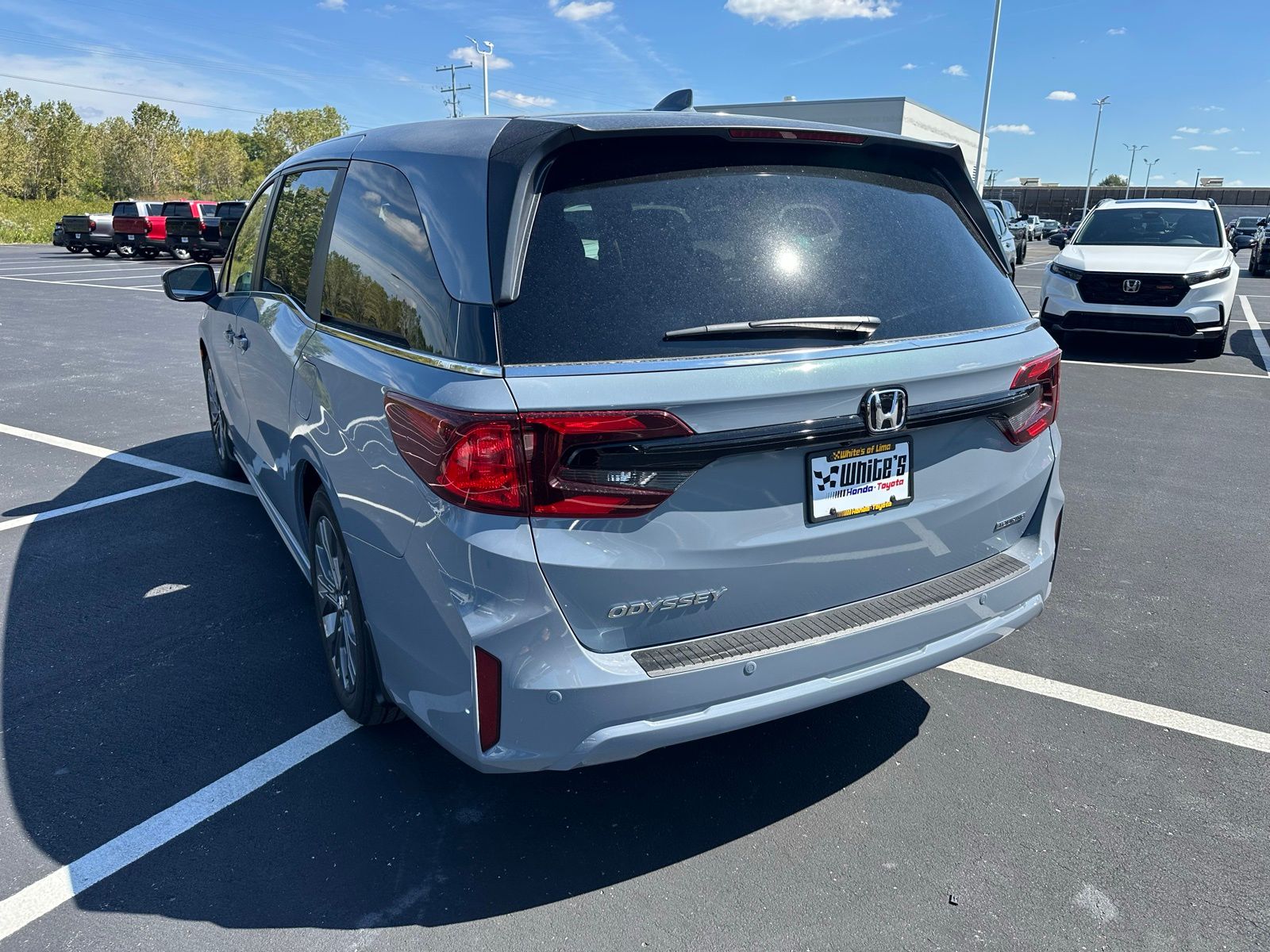 2026 Honda Odyssey Touring photo 3