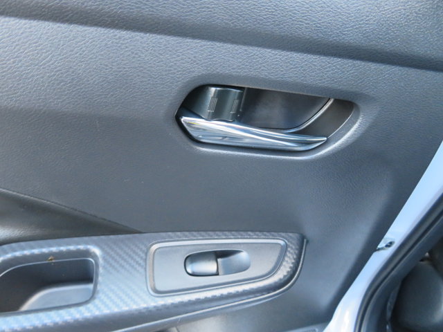 2024 Nissan Versa SR photo 17