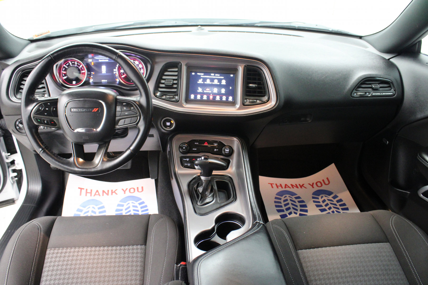 2023 Dodge Challenger SXT photo 3