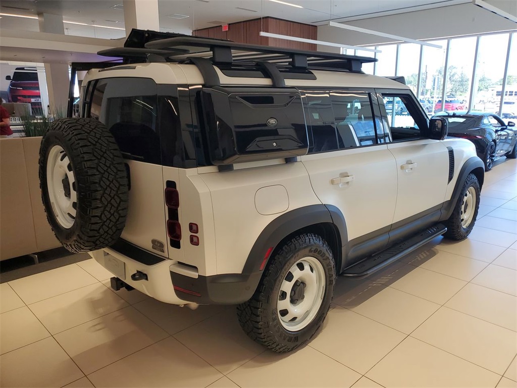 2024 Land Rover Defender 110 S photo 3