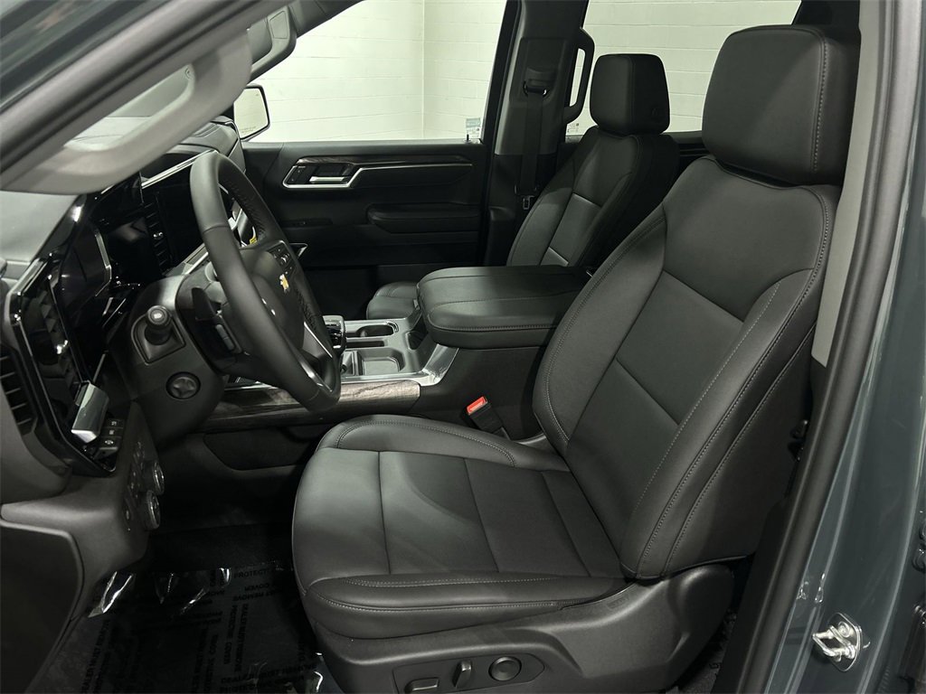 2026 Chevrolet Silverado 1500 LTZ photo 12