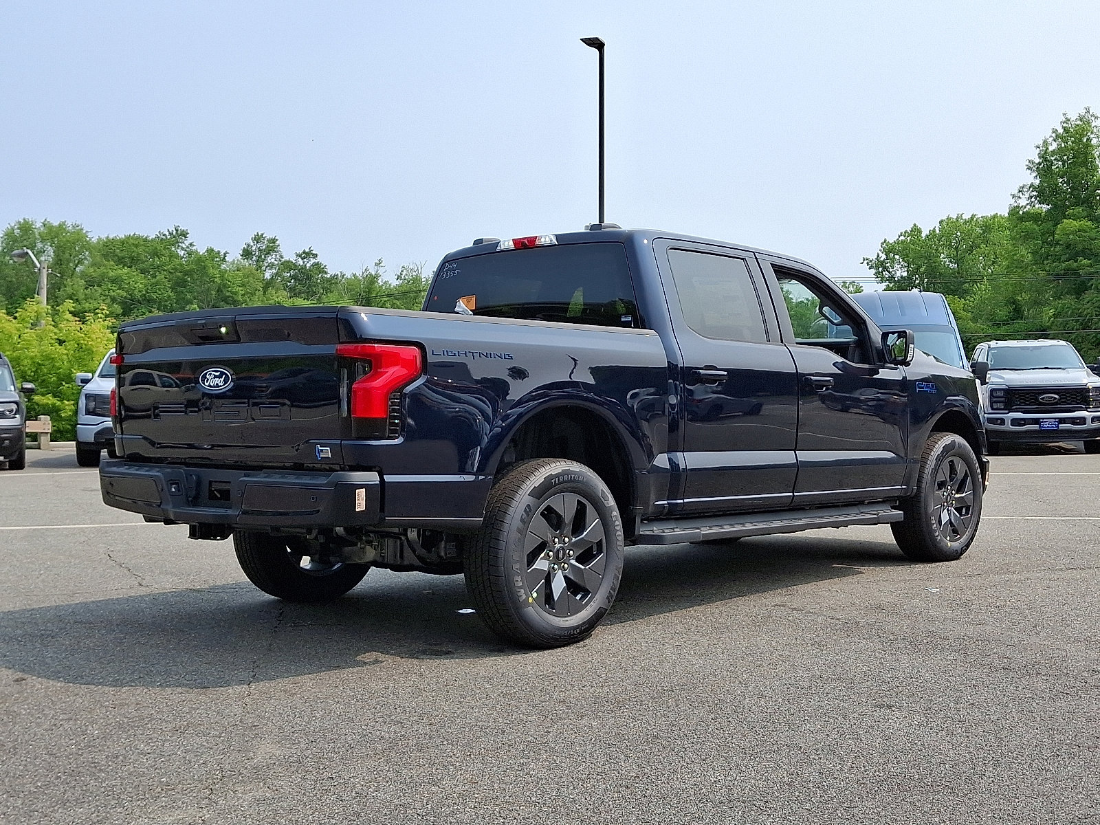 2025 Ford F-150 Lightning photo 4