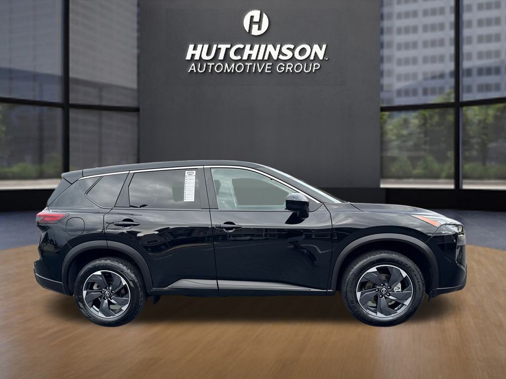 2024 Nissan Rogue SV photo 2