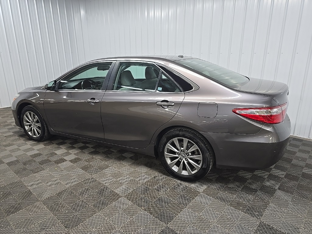 2015 Toyota Camry XLE photo 4