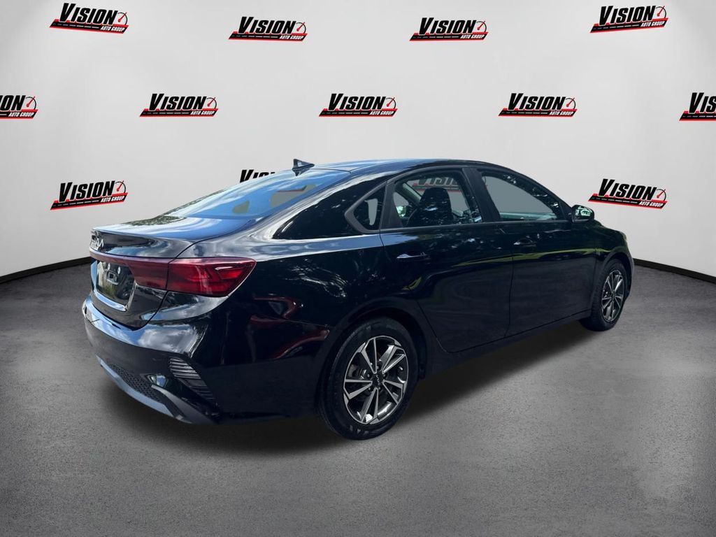 2023 Kia Forte LXS photo 5