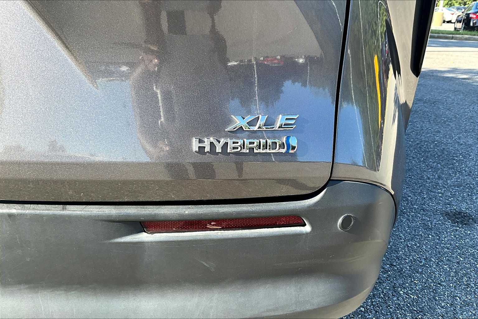 2024 Toyota Sienna XLE photo 9