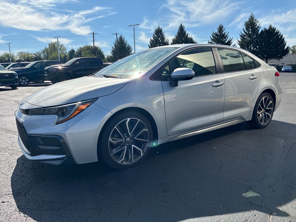 2022 Toyota Corolla SE photo 3