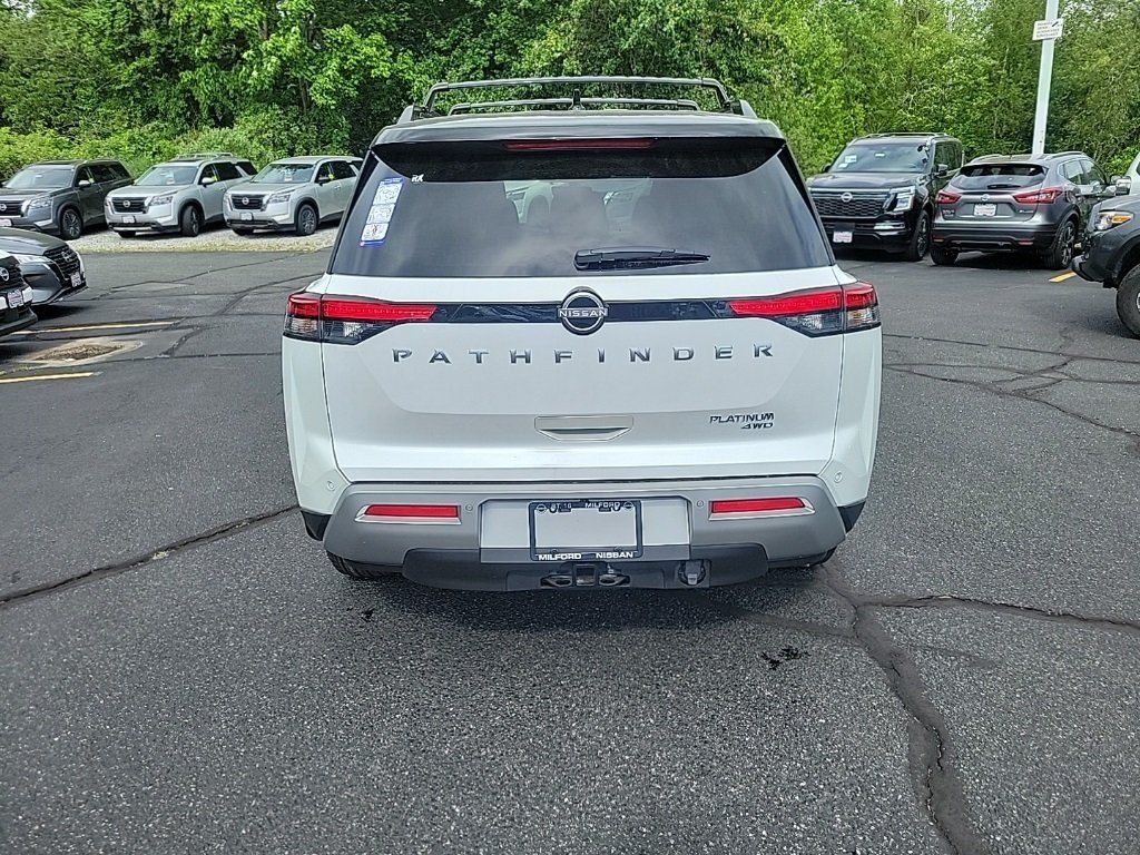 2025 Nissan Pathfinder Platinum photo 2