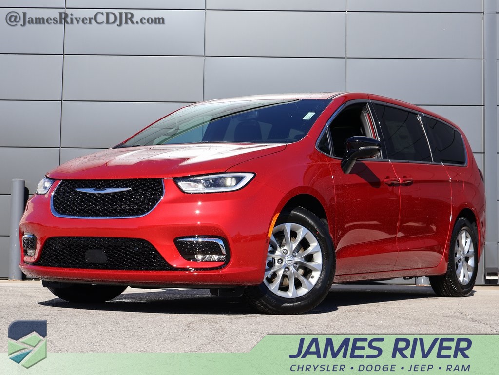 2026 Chrysler Pacifica Limited's photo